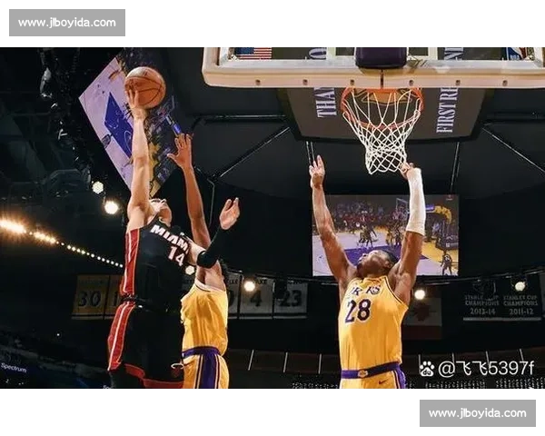 热火逆袭湖人经典对决回顾精彩瞬间分析与战术深度剖析