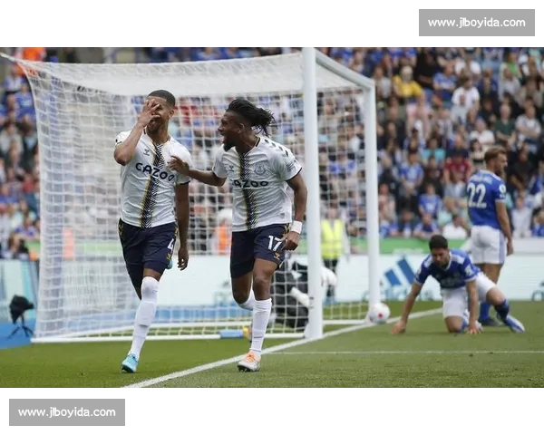 埃弗顿主场迎战莱斯特城争夺关键三分，双方力拼保级生死战